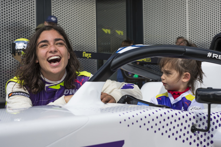 Jamie Chadwick träumt weiterhin vom F1-Aufstieg – und inspiriert bereits die nächste Generation von Rennfahrerinnen