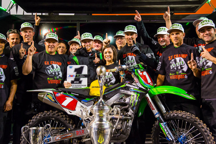 Ryan Villopoto und sein Team feiern ein Stück Supercross-Geschichte