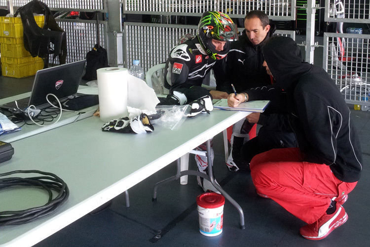 Ducati-Neuzugang Chaz Davies gibt dem Team Feedback