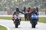Es gab auch schon freundliche Gesten zwischen Scott Redding und Maverick Vinales. Hier beim Assen-GP 2016