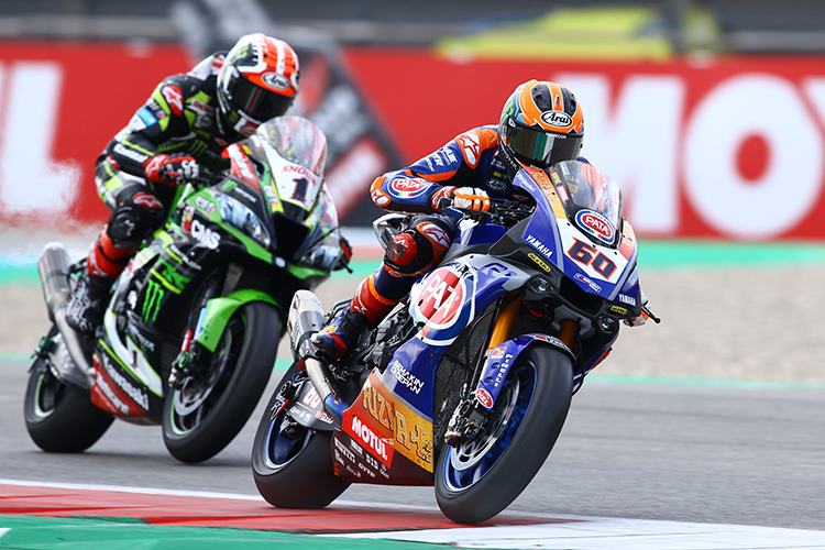 Michael van der Mark vor Jonathan Rea