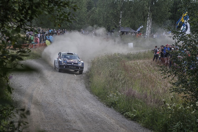 Jari-Matti Latvala führt beim WM-Heimspiel