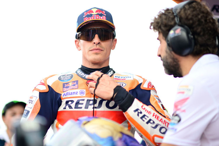 Marc Márquez (30) mit Crew-Chief Santi Hernandez