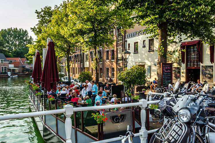Die Cafés in den Niederlanden waren am Wochenende prall gefüllt