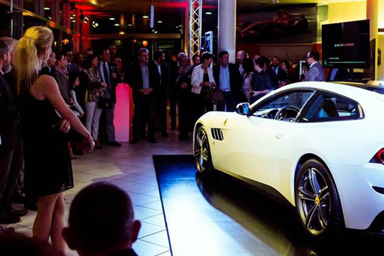 90 geladene Gäste feierten die Ankunft des neuen Ferrari GTC4Lusso