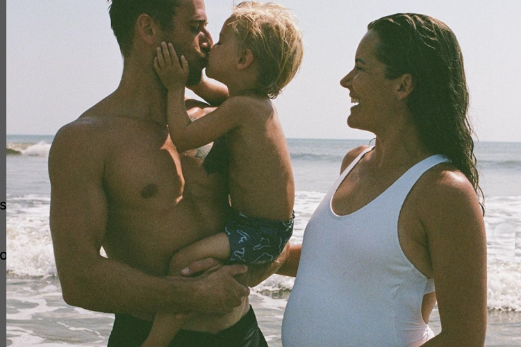Ken Roczen mit Sohn Griffin und seiner schwangeren Frau Courtney
