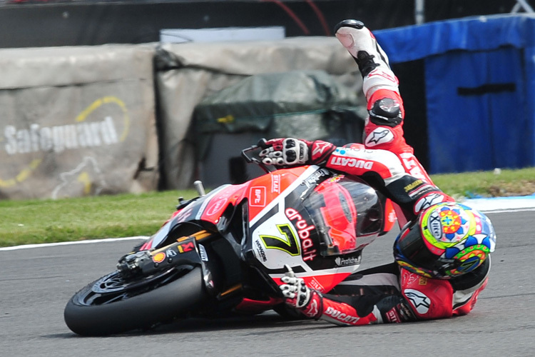 Im ersten Rennen in Donington Park stürzte Chaz Davies