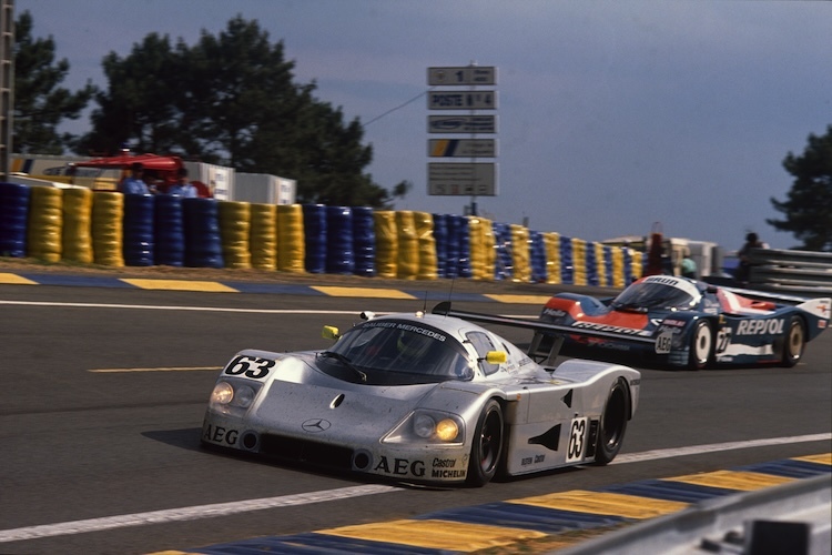 Die Silberpfeile sind zurück: 1989 gelingt Mercedes mit dem C9-Sportwagen gleich bei der Rückkehr nach Le Mans ein Doppelsieg