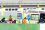 Ratthapark Wilairot wird in den Krankenwagen geschoben