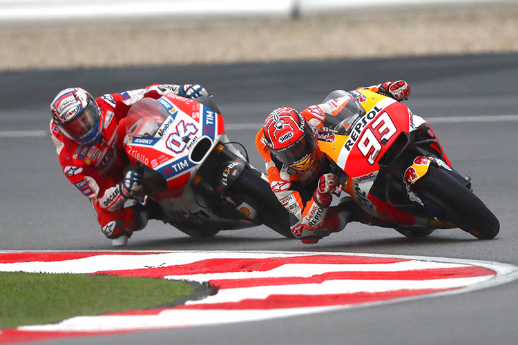 Andrea Dovizioso (4) und Marc Márquez (93)