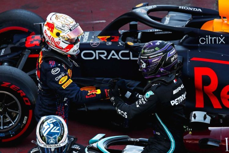 Max Verstappen & Lewis Hamilton