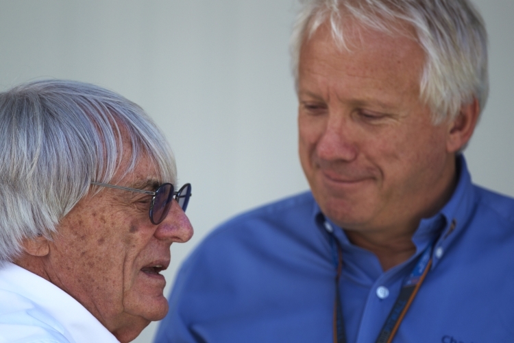 Ecclestone (li.) scheint keine Gefahr zu drohen.