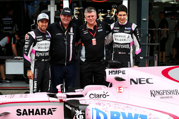 Otmar Szafnauer (Zweiter von rechts) mit Sergio Pérez, Lutz Hübner von BWT und Esteban Ocon