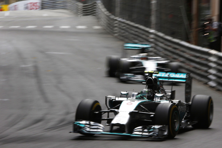 Rosberg vor Hamilton in der Mirabeau-Passage