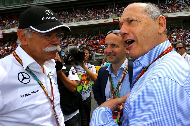 Ron Dennis (r.) mit Mercedes-Benz-Boss Zetsche: Partnerschaft bald beendet