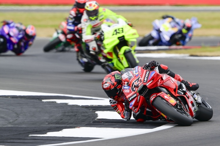Francesco Bagnaia fiel in der Schlussphase des Silverstone-Sprints zurück