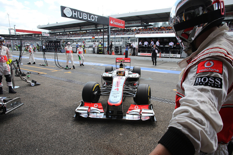 Lewis Hamilton beendet sein Rennen frühzeitig in der Box