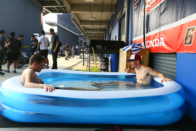 Bradl und Hayden in Thailand: Nur bei den ersten Rennen baden gegangen?