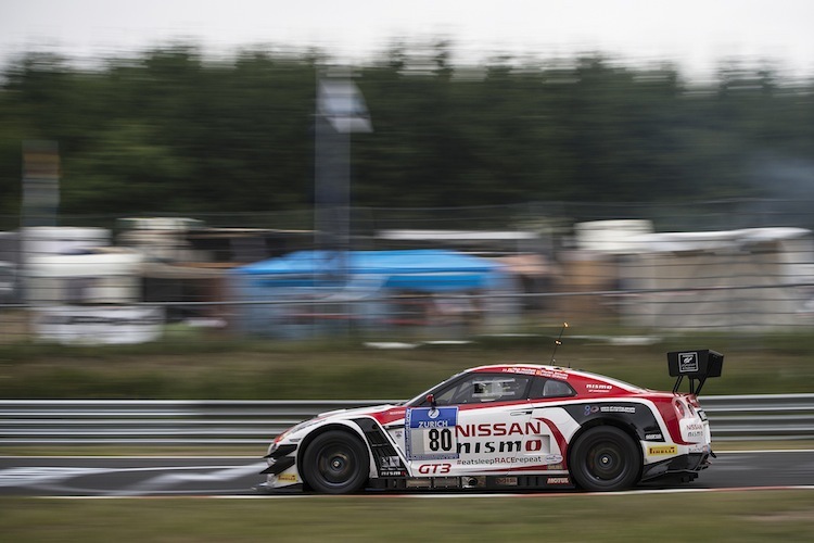 Ein Werks-Nissan GT-R beim 24h-Rennen 2014