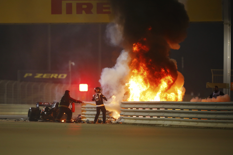 Romain Grosjean sitzt im Feuer