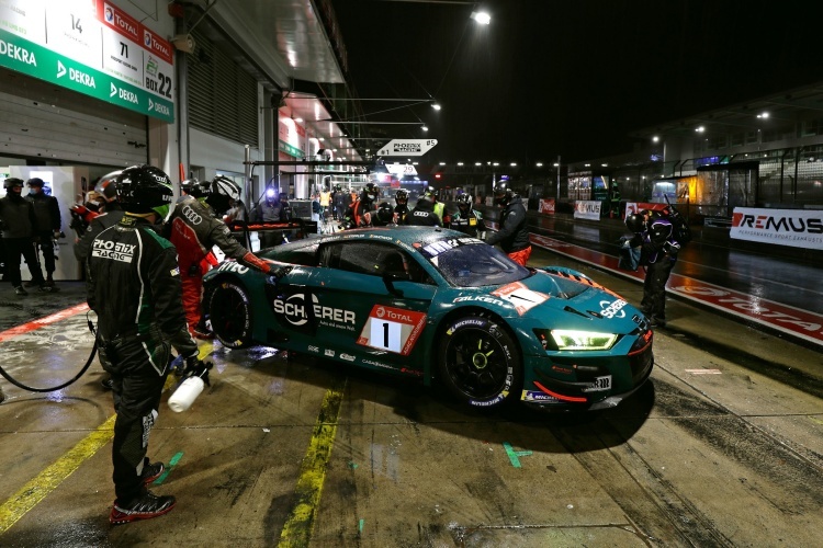 Der Audi R8 LMS von Nico Müller, Dries Vanthoor, Frédéric Vervisch und Frank Stippler führt die 24h auf dem Nürburgring an