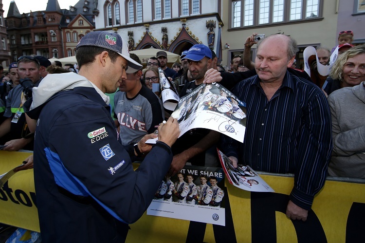 Autogrammstunde mit Sébastien Ogier