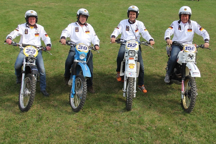 Das Trophy-Team der BRD: Bernard Brinkmann (Hercules GS 100 ccm), Arnulf Teuchert (Hercules GS 80), Joachim Sauer (KTM GS 125) und Eddi Hau (Yamaha XT 550)