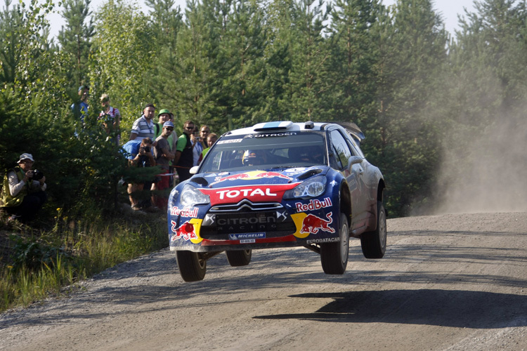 Ogier zog in Finnalnd an Loeb vorbei zur Spitze