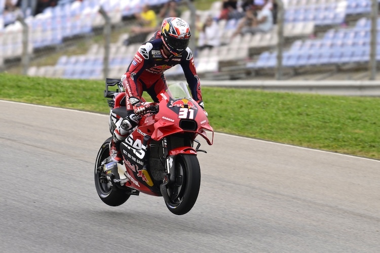 Pedro Acosta im Überflug des Autotodromo von Portimao