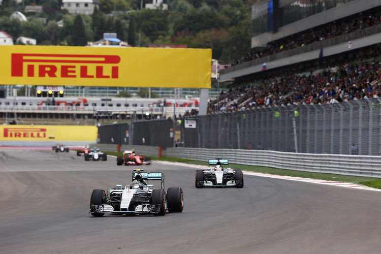 Nico Rosberg vor Lewis Hamilton