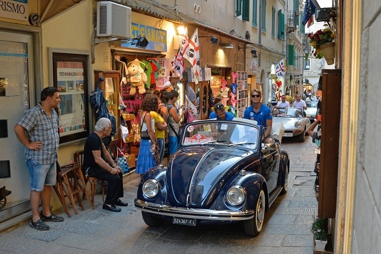 Auto-Corso durch Cagliari
