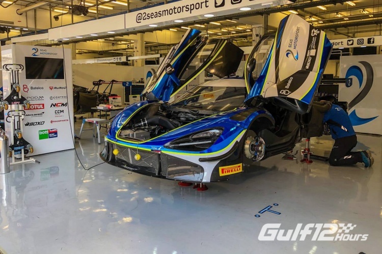 Bestzeit in Bahrain für den McLaren 720S GT3 von 2 Seas Motorsport