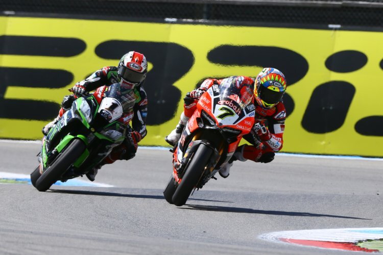 Jonathan Rea und Chaz Davies fighten nicht nur auf der Rennstrecke gegeneinander