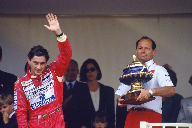 Senna und Dennis nach dem Sieg in Monaco 1992