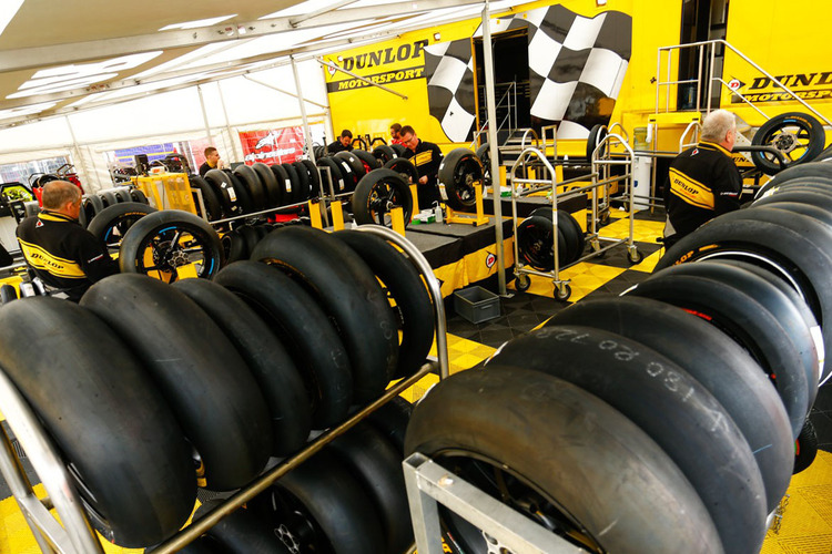 Dunlop rüstet in den zwei kleinen Klassen rund 65 GP-Fahrer pro WM-Lauf aus