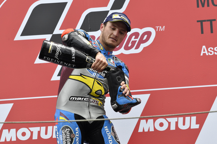 Jack Miller trank nach seinem Sieg in Assen auf dem Podest aus seinem Stiefel