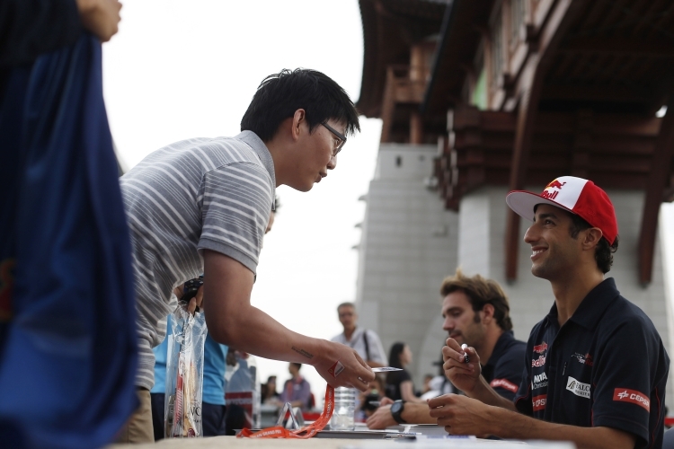 Daniel Ricciardo & ein Fan