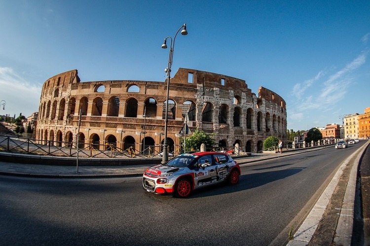 Die Rallye führt am Kolosseum vorbei