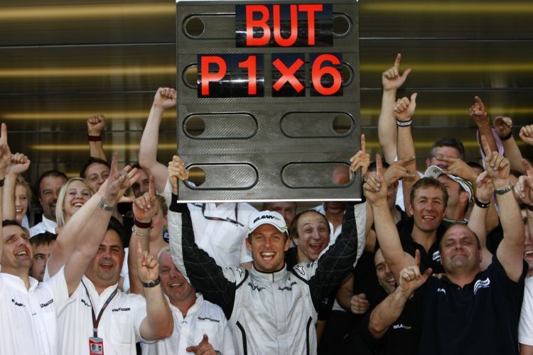 Jenson Button und sein Siegerteam.