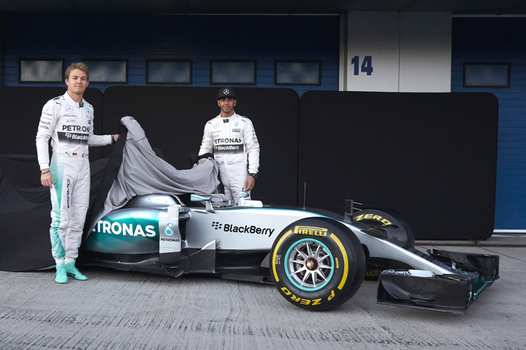Rosberg und Hamilton in Jerez 2015: Decke weg, ein paar Fotos und dann ab auf die Teststrecke