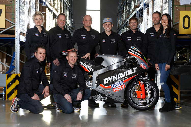 Das Team Dynavolt Intact GP um Sandro Cortese