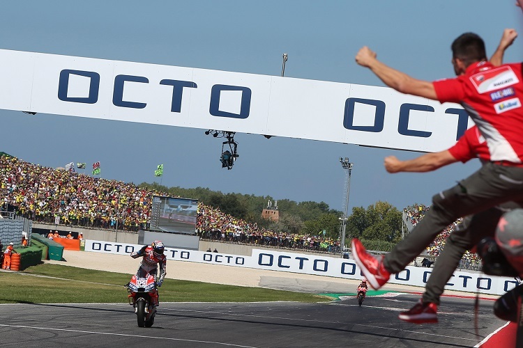 Unvergessliche Momente für jeden Ducati-Enthusiasten eingefangen zwischen zwei Buchdeckeln