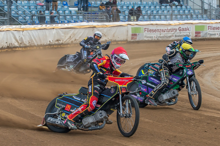 René Deddens (l.) sorgte mit seinem Sieg im B-Finale für die vorzeitige Entscheidung beim Speedway Team Cup