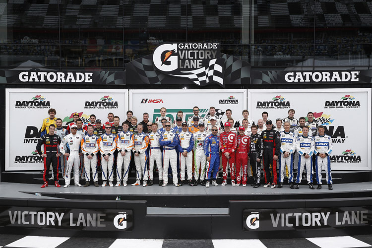 Typisch Daytona: Gruppenbilder bisheriger Sieger und Motorsport-Stars am Freitagmittag
