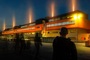 In der Nacht nach Annahme des Sanierungsplans leuchtete der Himmel über dem KTM-Werk in Orange
