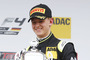 Mick Schumacher durfte als erfolgreichster Rookie auch einen Pokal entgegennehmen
