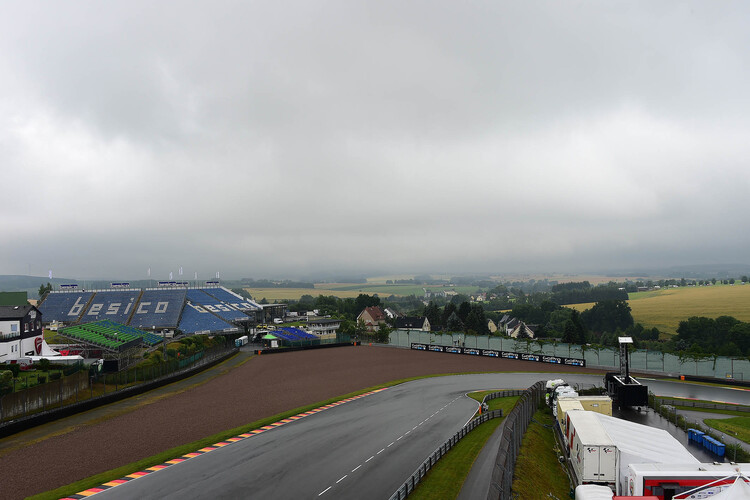 Der Sachsenring am Donnerstag: viel Regen, kein Fussballspiel