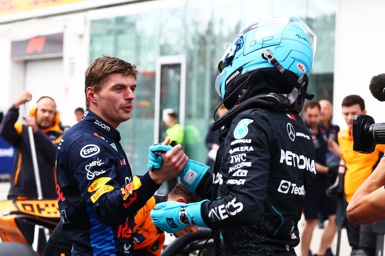 Max Verstappen gratuliert George Russell zur Pole-Position in Kanada