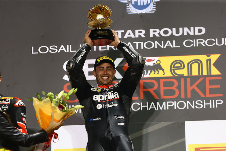 Leon Haslam gewann beim Saisonfinale in Katar einen Superbike-Lauf