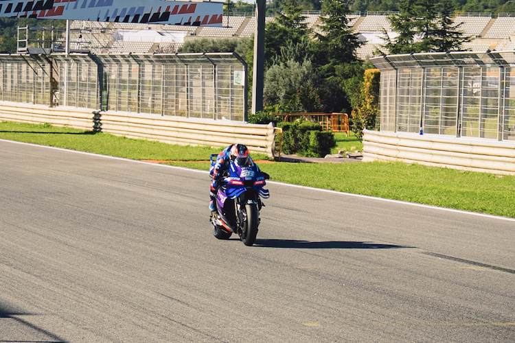 Izan Guevara auf der Yamaha M1